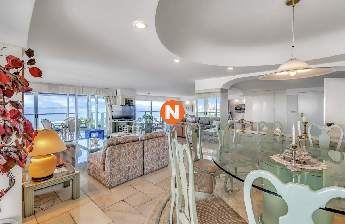 Apartamento Ref.223200 - Venta Apartamento en Punta del Este Golden Gate 1ra Línea de Mansa