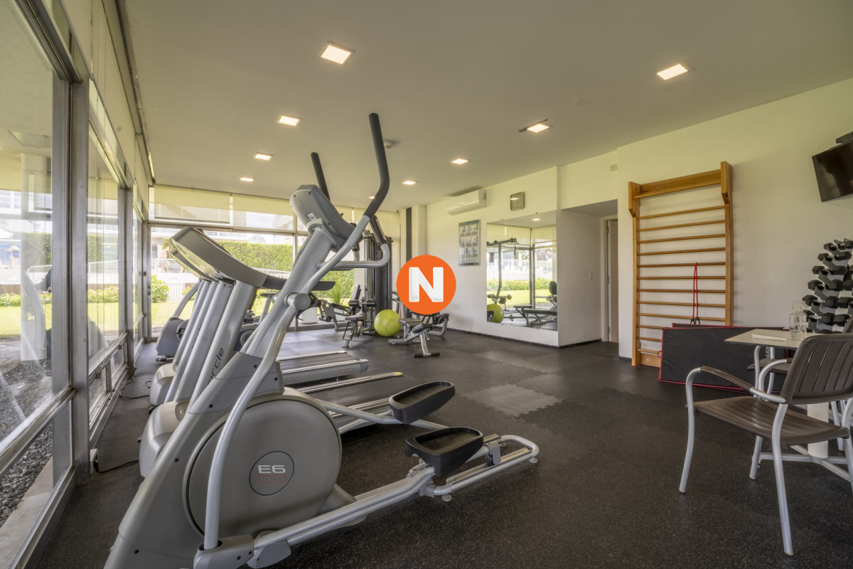 Apartamento Ref.224804 - Apartamento en Punta del Este Tiburón I en 1ra Línea de Brava Totalmente Reciclado