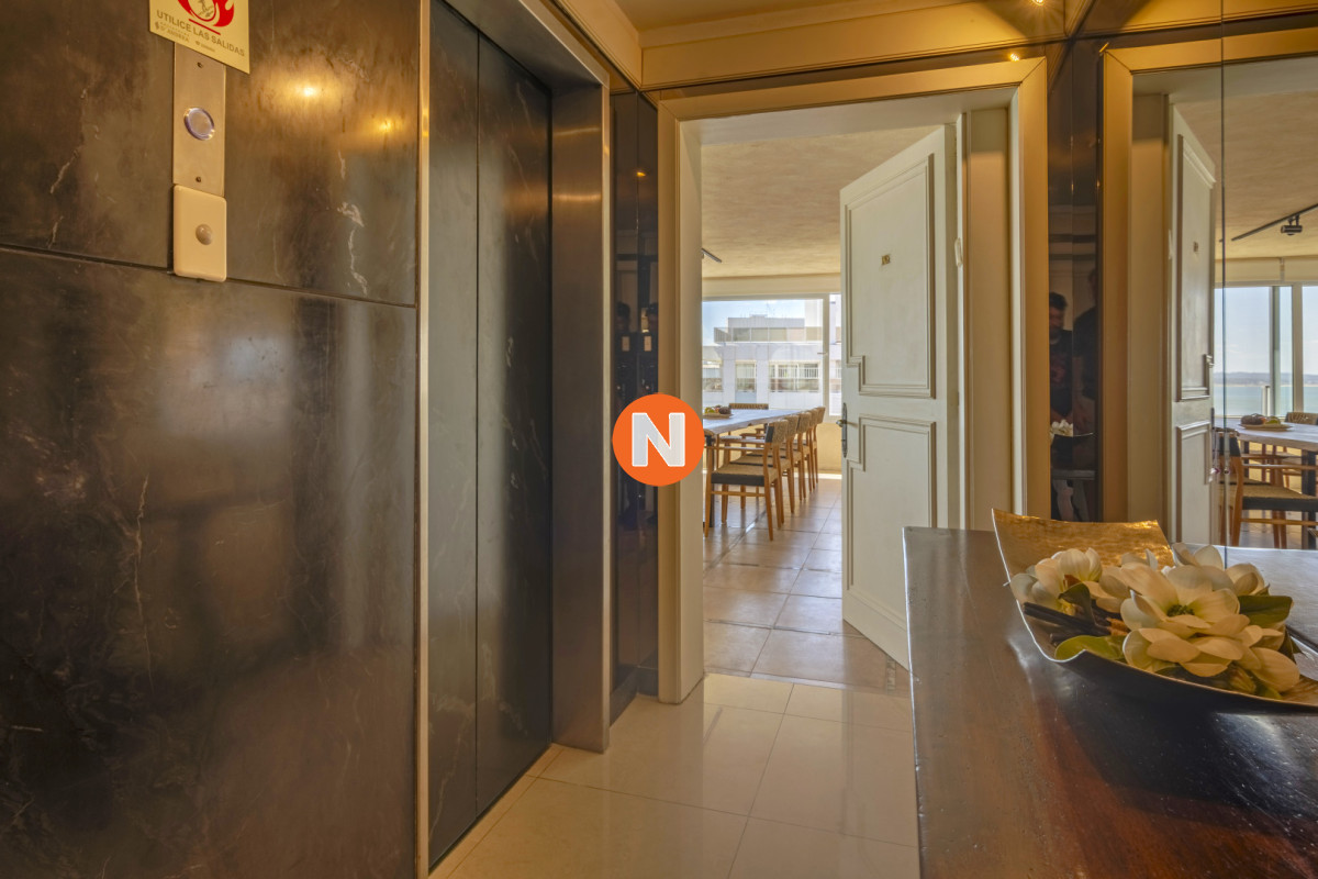 Apartamento Ref.225408 - Apartamento en Punta del Este Mansa Edificio Tequendama II 4 Dormitorios Parrillero Propio
