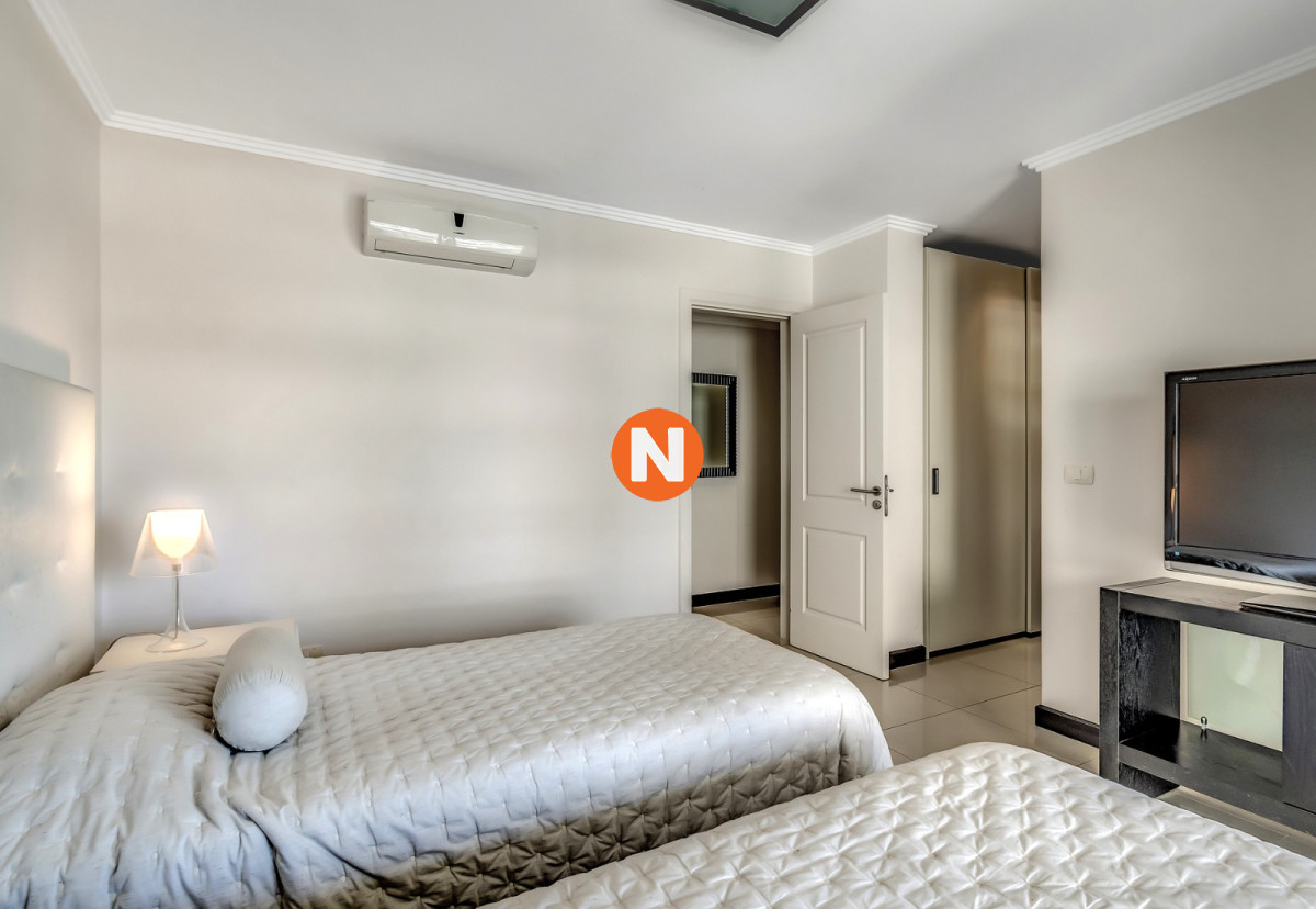 Apartamento Ref.223201 - Venta Apartamento en Punta del Este Torre Lobos 1ra Línea de Brava