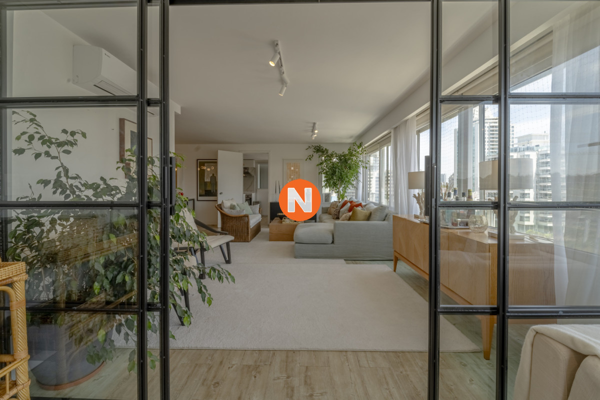 Apartamento Ref.224804 - Apartamento en Punta del Este Tiburón I en 1ra Línea de Brava Totalmente Reciclado