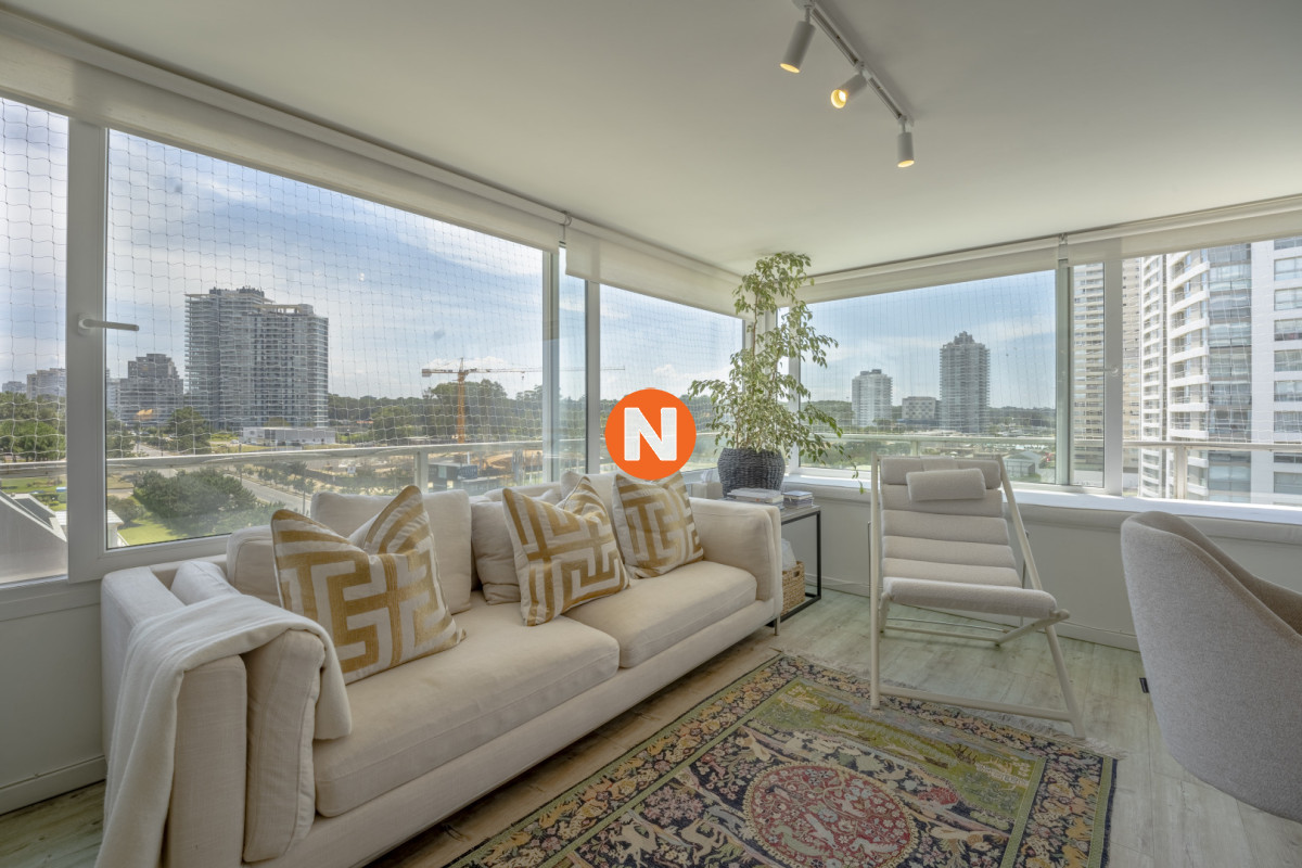Apartamento Ref.224804 - Apartamento en Punta del Este Tiburón I en 1ra Línea de Brava Totalmente Reciclado