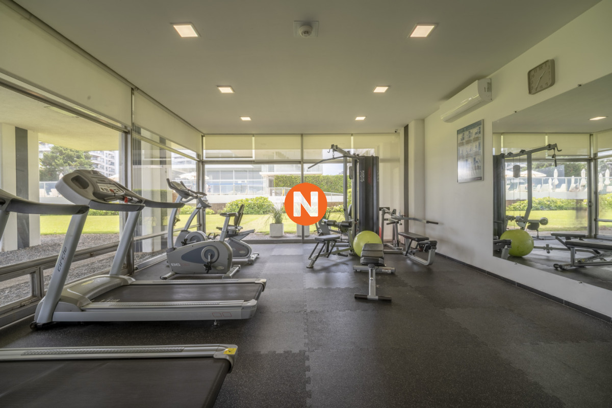 Apartamento Ref.224804 - Apartamento en Punta del Este Tiburón I en 1ra Línea de Brava Totalmente Reciclado