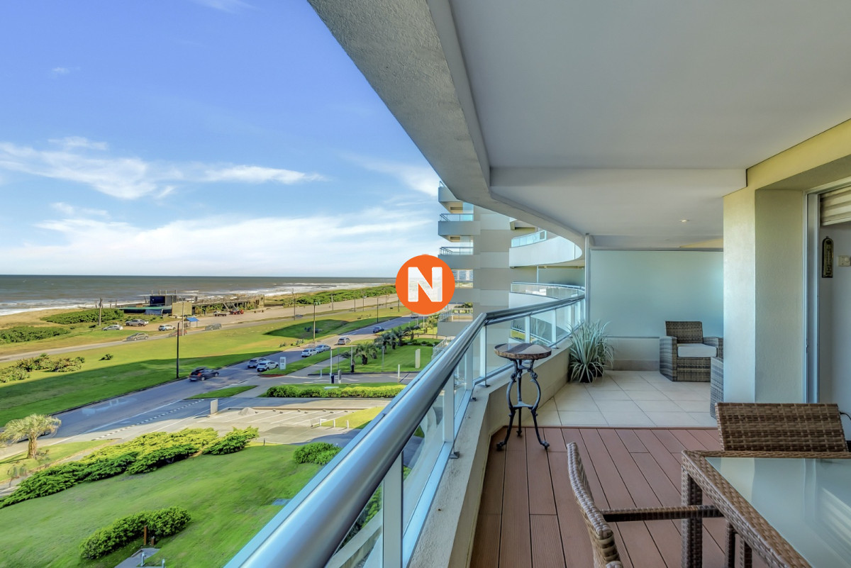 Apartamento Ref.223201 - Venta Apartamento en Punta del Este Torre Lobos 1ra Línea de Brava