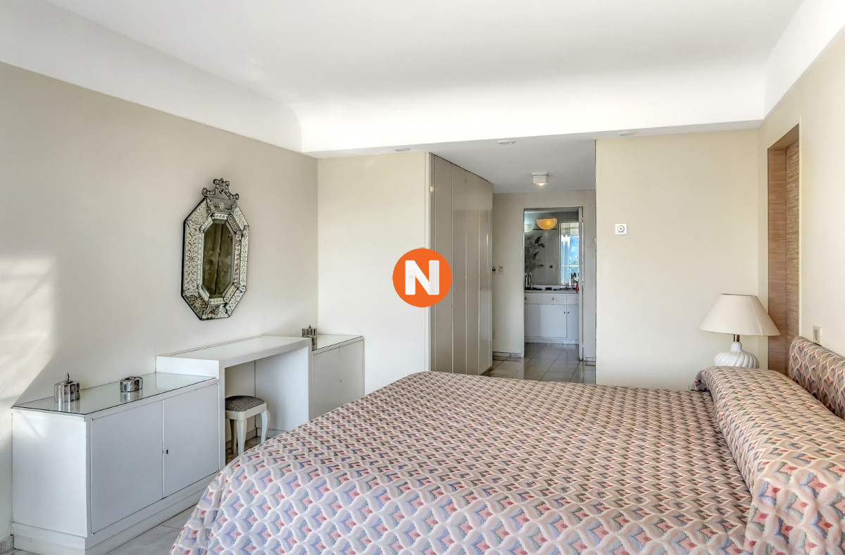 Apartamento Ref.223200 - Venta Apartamento en Punta del Este Golden Gate 1ra Línea de Mansa