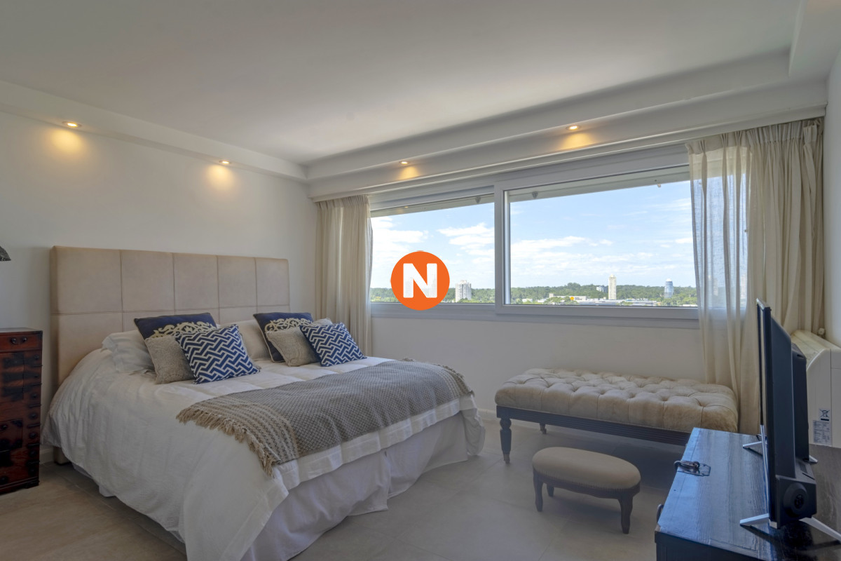 Apartamento Ref.225408 - Apartamento en Punta del Este Mansa Edificio Tequendama II 4 Dormitorios Parrillero Propio