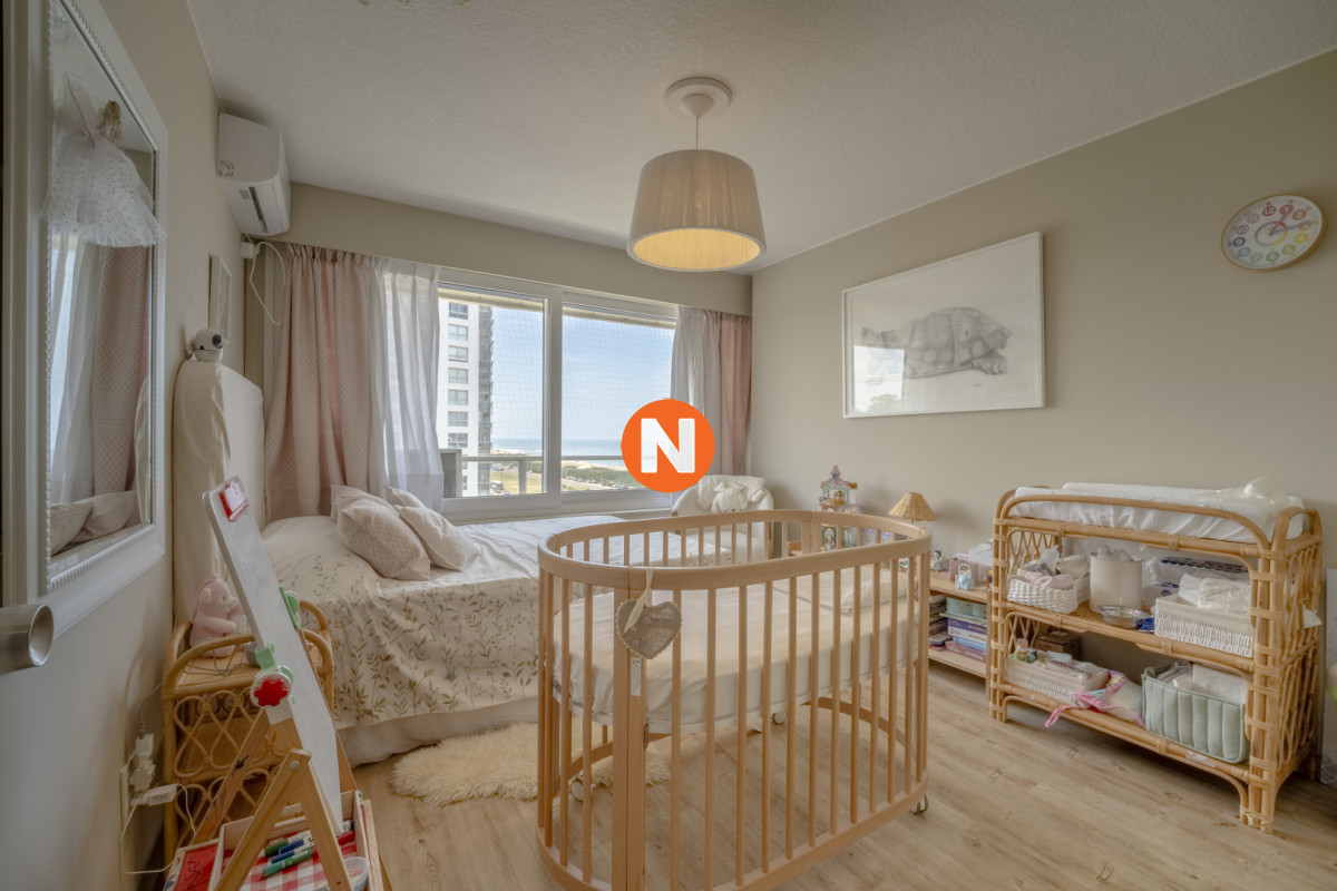 Apartamento Ref.224804 - Apartamento en Punta del Este Tiburón I en 1ra Línea de Brava Totalmente Reciclado