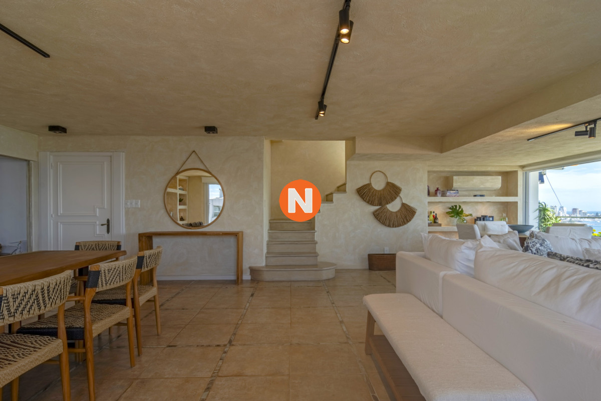 Apartamento Ref.225408 - Apartamento en Punta del Este Mansa Edificio Tequendama II 4 Dormitorios Parrillero Propio