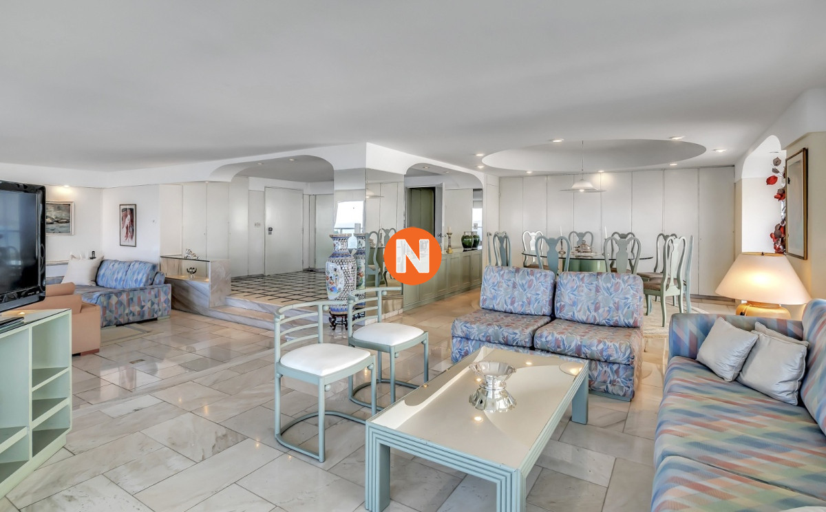 Apartamento Ref.223200 - Venta Apartamento en Punta del Este Golden Gate 1ra Línea de Mansa