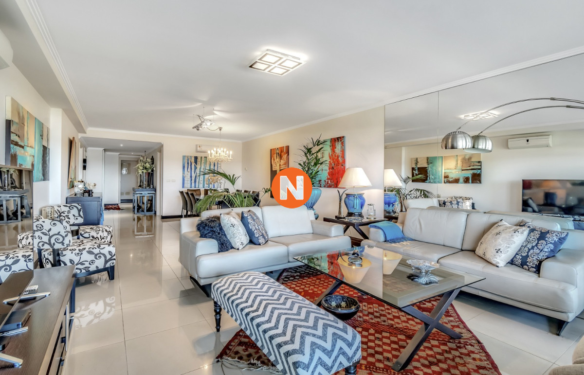 Apartamento Ref.223201 - Venta Apartamento en Punta del Este Torre Lobos 1ra Línea de Brava
