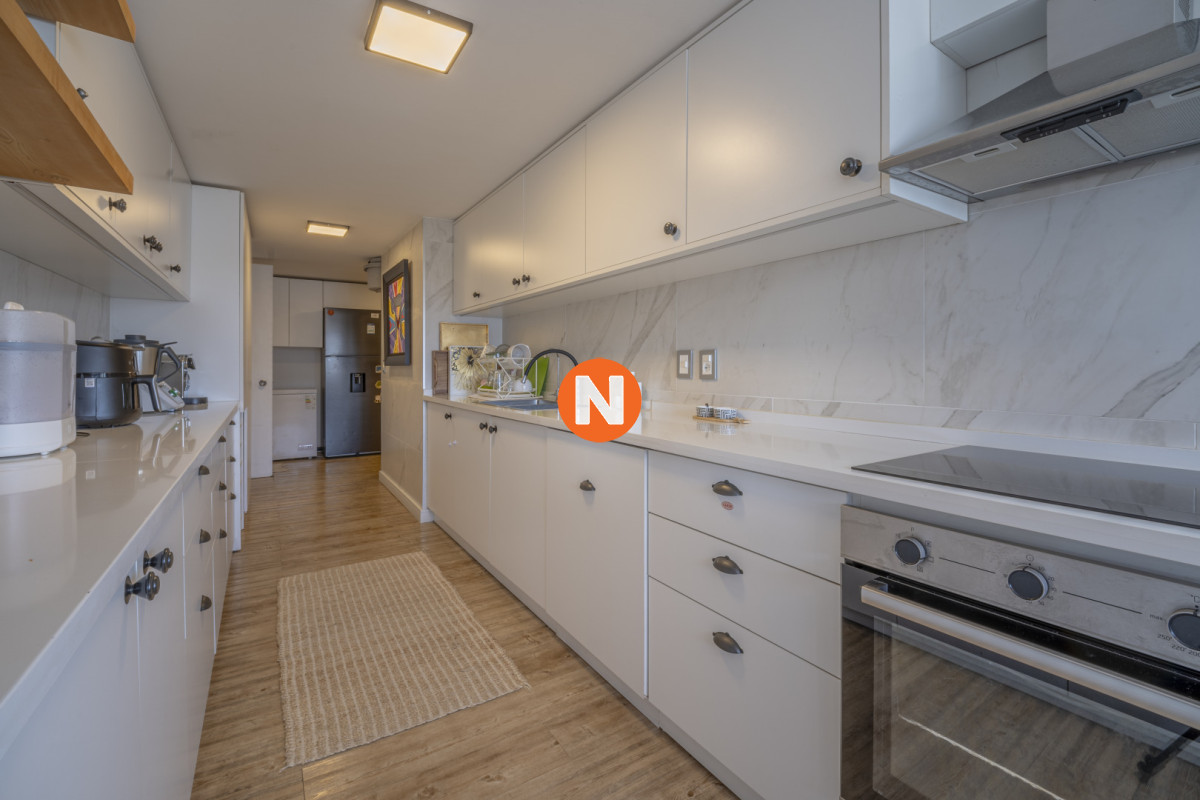 Apartamento Ref.224804 - Apartamento en Punta del Este Tiburón I en 1ra Línea de Brava Totalmente Reciclado