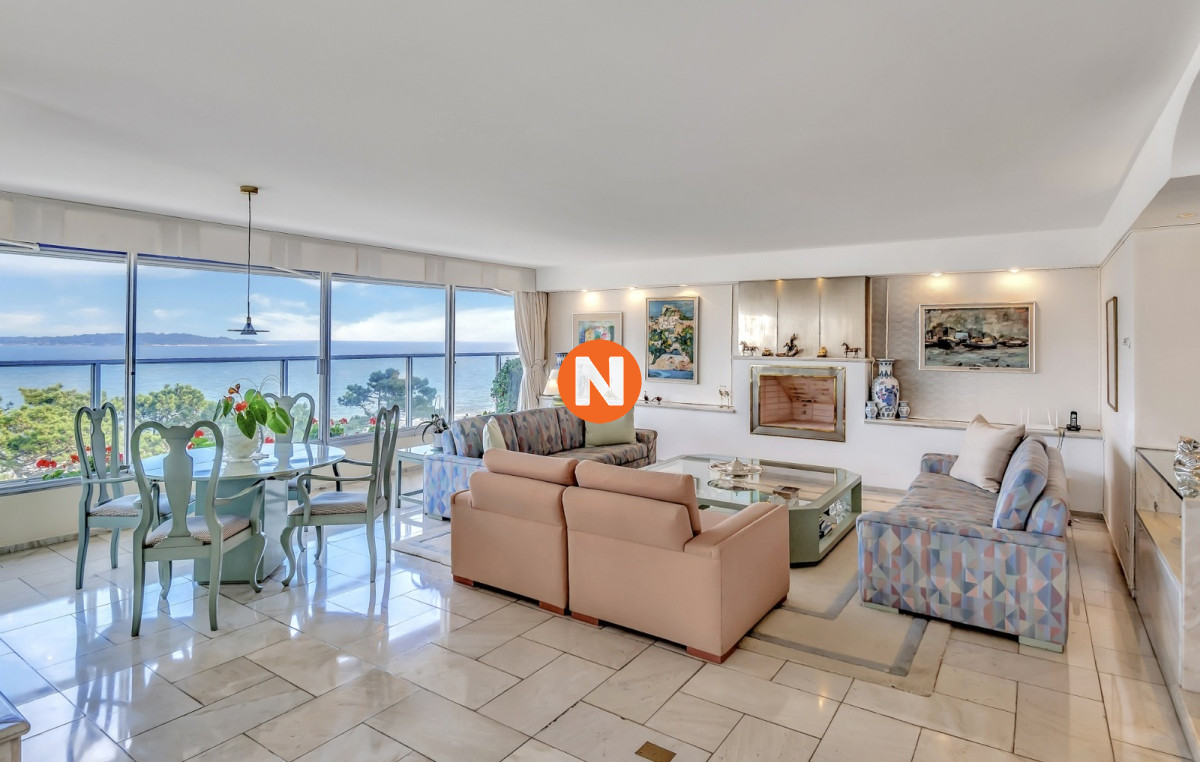 Apartamento Ref.223200 - Venta Apartamento en Punta del Este Golden Gate 1ra Línea de Mansa