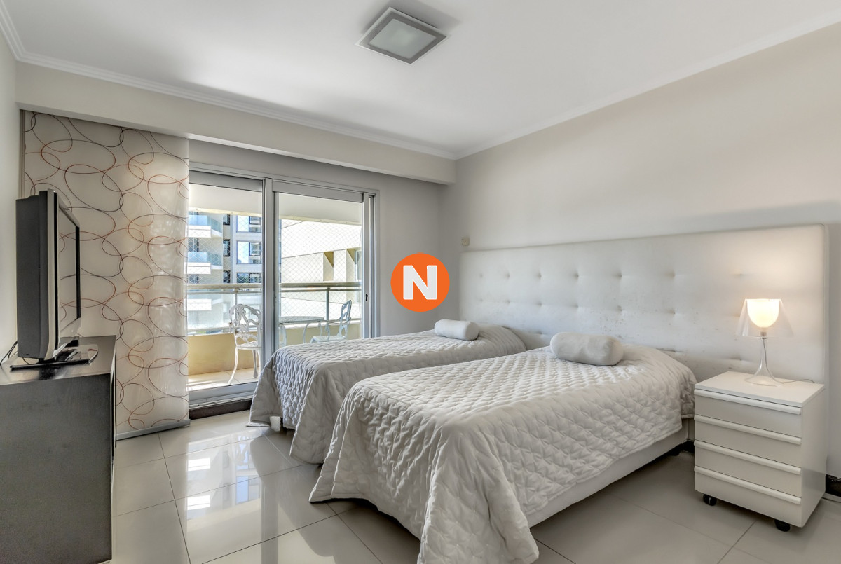 Apartamento Ref.223201 - Venta Apartamento en Punta del Este Torre Lobos 1ra Línea de Brava