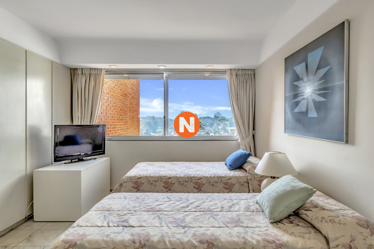 Apartamento Ref.223200 - Venta Apartamento en Punta del Este Golden Gate 1ra Línea de Mansa