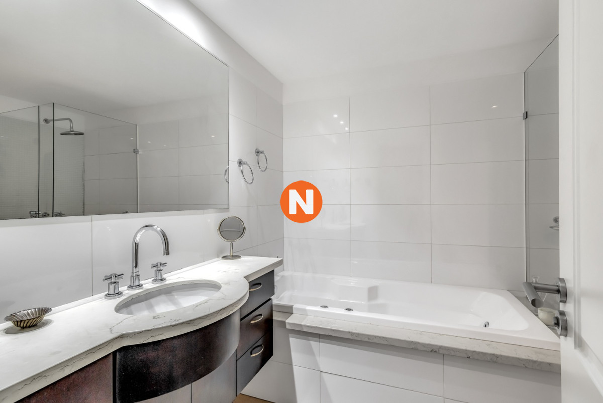 Apartamento Ref.223201 - Venta Apartamento en Punta del Este Torre Lobos 1ra Línea de Brava