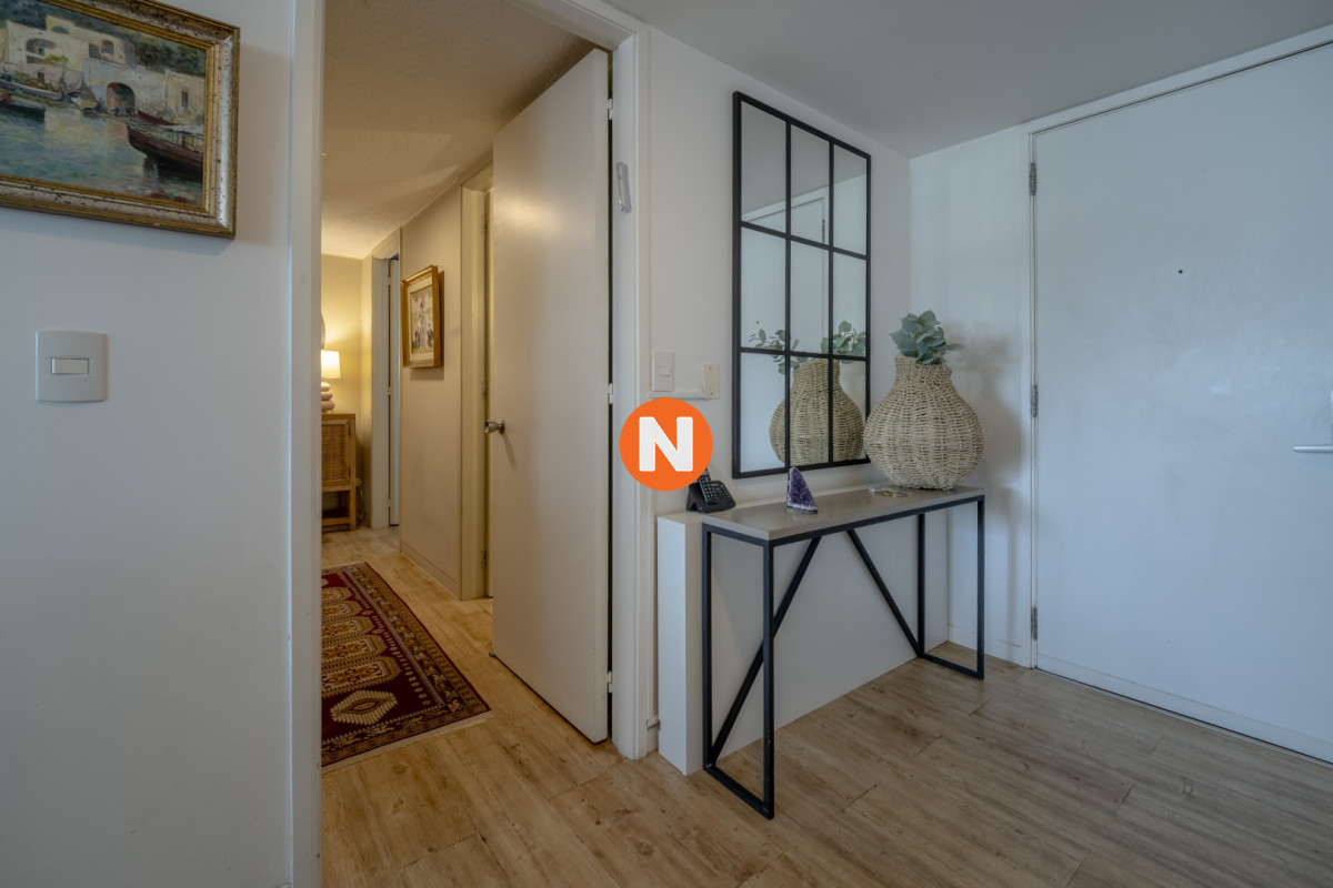 Apartamento Ref.224804 - Apartamento en Punta del Este Tiburón I en 1ra Línea de Brava Totalmente Reciclado