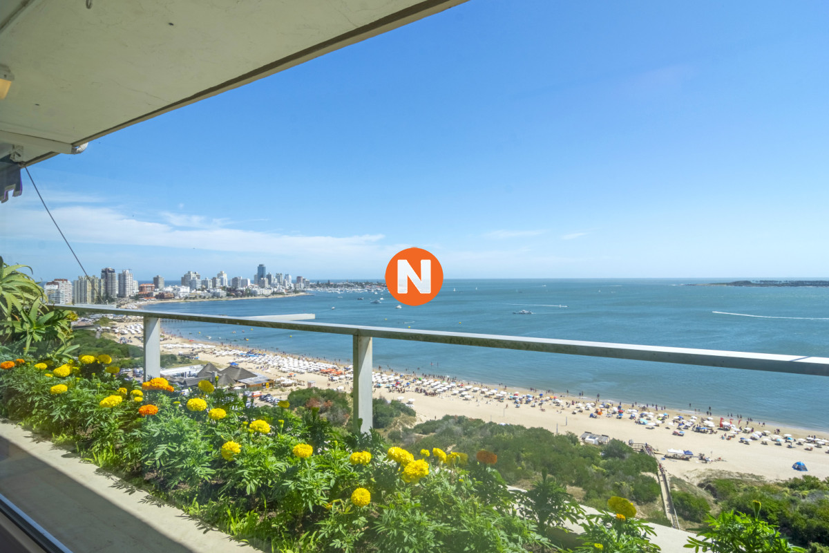 Apartamento Ref.225408 - Apartamento en Punta del Este Mansa Edificio Tequendama II 4 Dormitorios Parrillero Propio