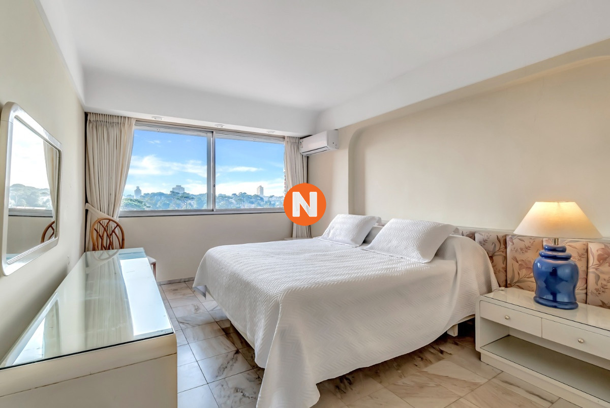 Apartamento Ref.223200 - Venta Apartamento en Punta del Este Golden Gate 1ra Línea de Mansa