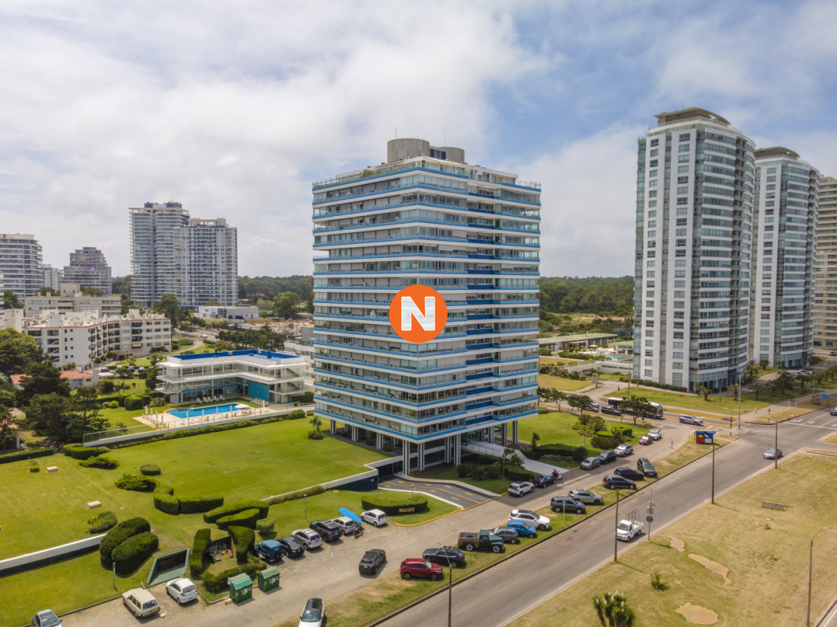 Apartamento Ref.224804 - Apartamento en Punta del Este Tiburón I en 1ra Línea de Brava Totalmente Reciclado
