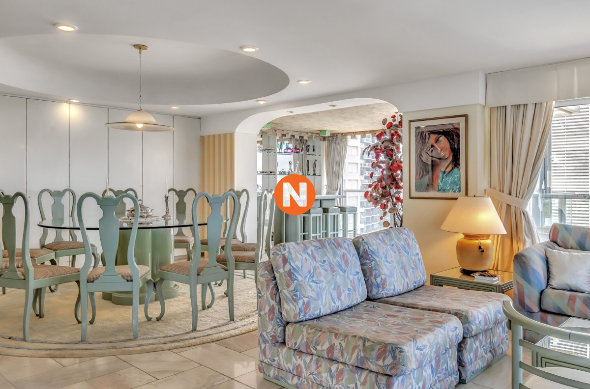 Apartamento Ref.223200 - Venta Apartamento en Punta del Este Golden Gate 1ra Línea de Mansa
