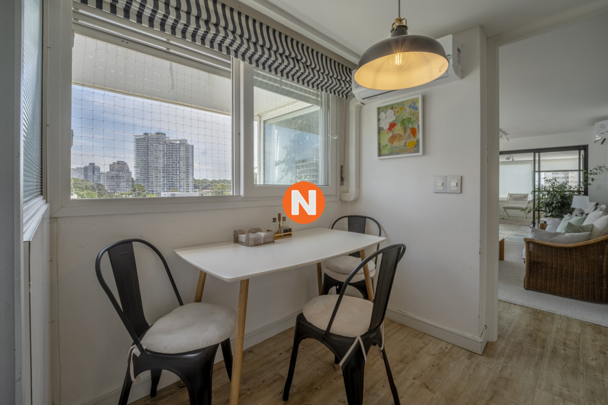 Apartamento Ref.224804 - Apartamento en Punta del Este Tiburón I en 1ra Línea de Brava Totalmente Reciclado