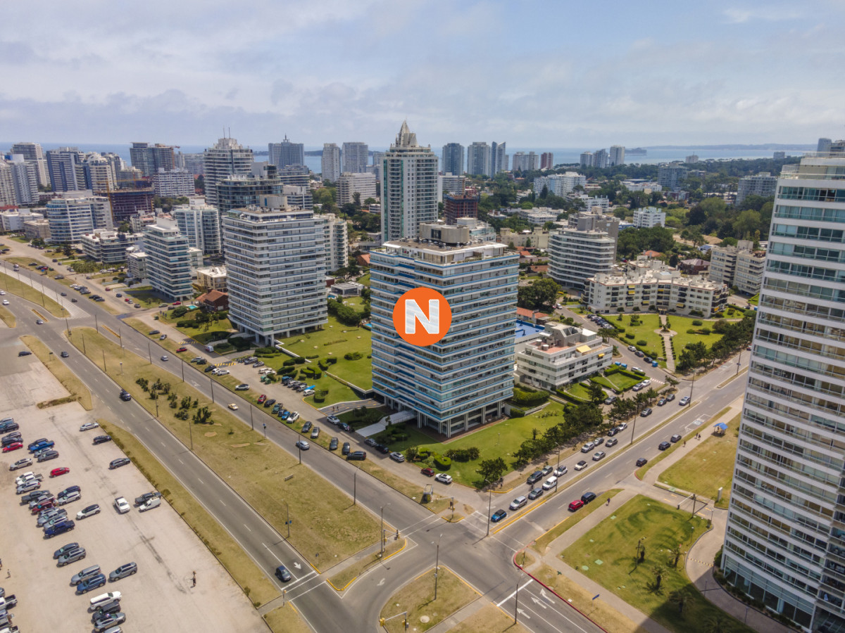 Apartamento Ref.224804 - Apartamento en Punta del Este Tiburón I en 1ra Línea de Brava Totalmente Reciclado