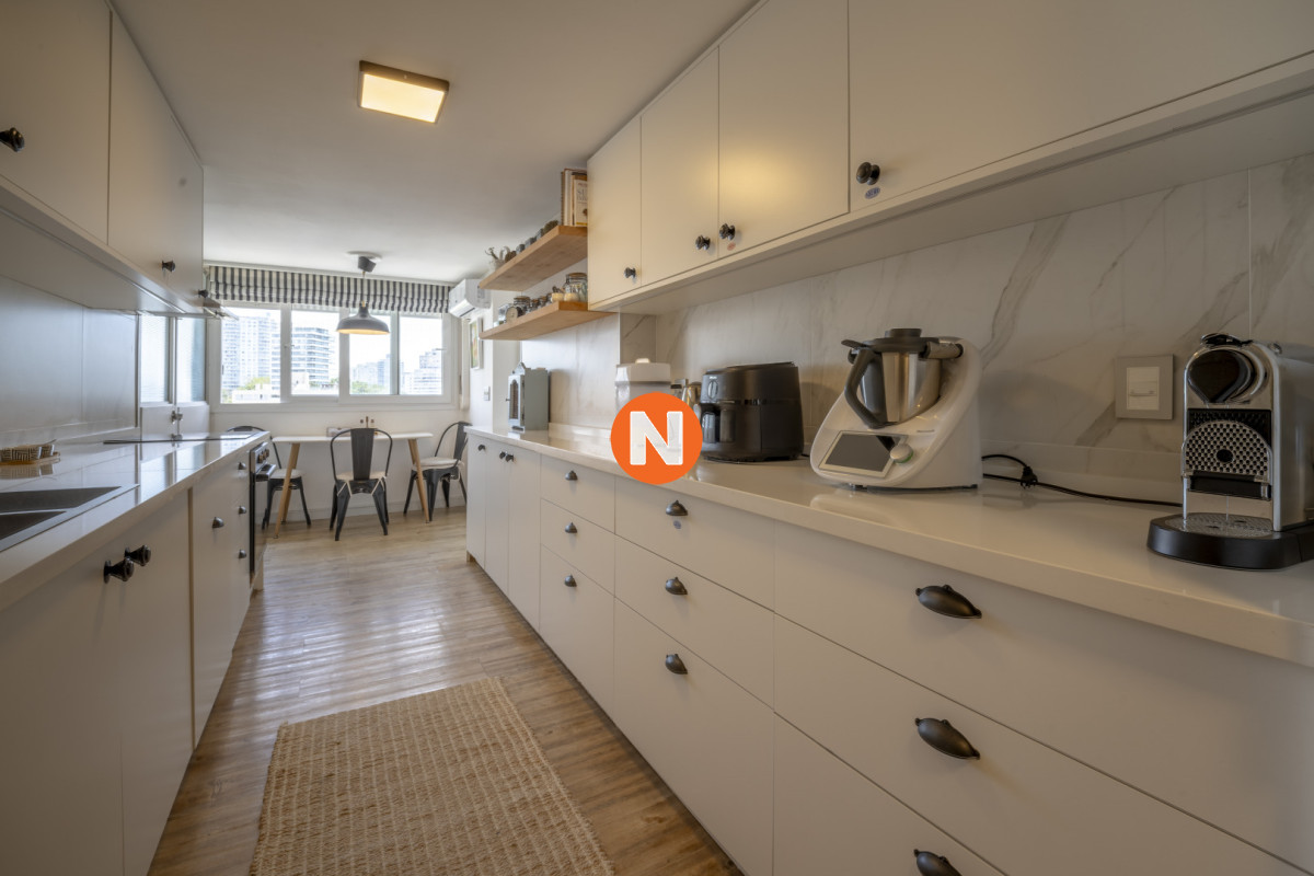 Apartamento Ref.224804 - Apartamento en Punta del Este Tiburón I en 1ra Línea de Brava Totalmente Reciclado