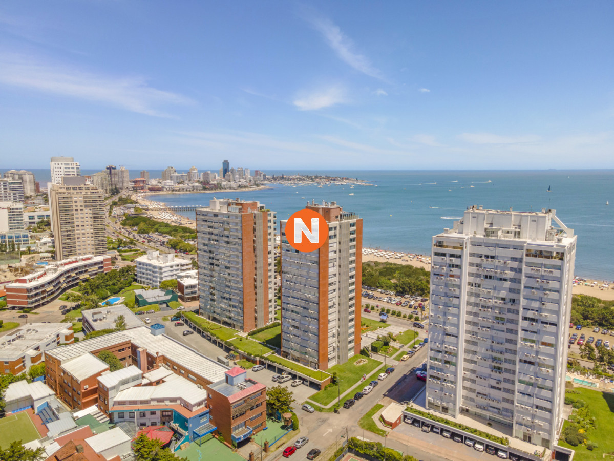 Apartamento Ref.225408 - Apartamento en Punta del Este Mansa Edificio Tequendama II 4 Dormitorios Parrillero Propio
