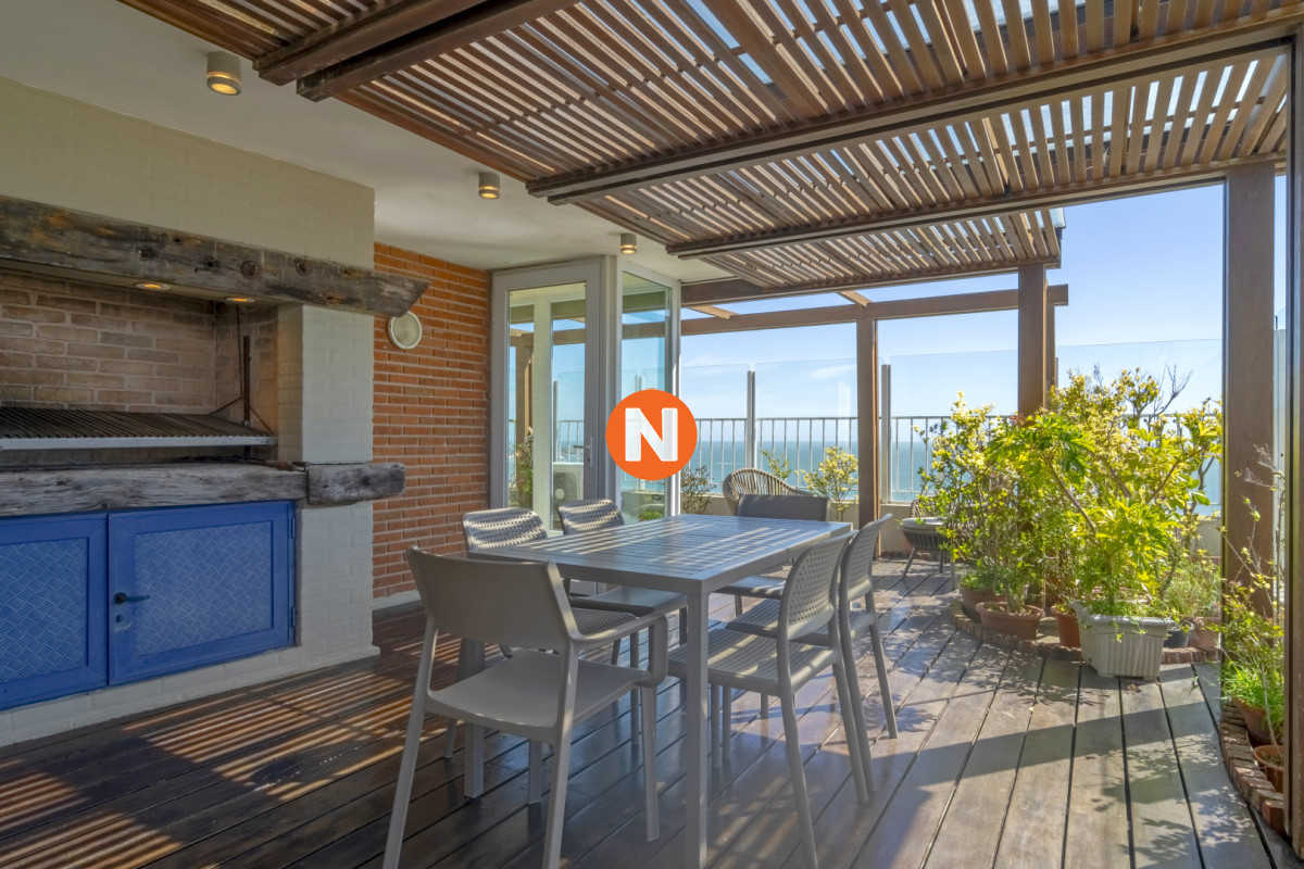 Apartamento Ref.225408 - Apartamento en Punta del Este Mansa Edificio Tequendama II 4 Dormitorios Parrillero Propio
