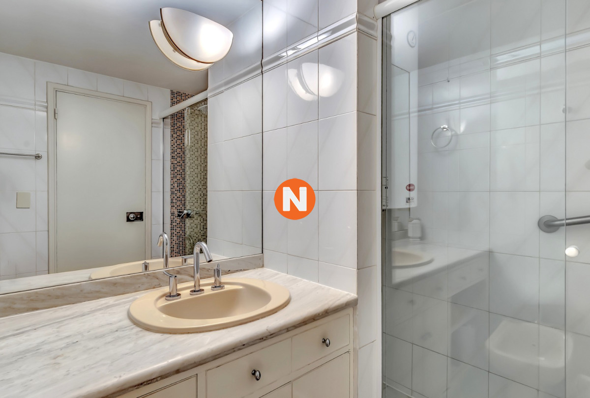 Apartamento Ref.223200 - Venta Apartamento en Punta del Este Golden Gate 1ra Línea de Mansa