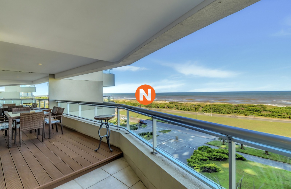Apartamento Ref.223201 - Venta Apartamento en Punta del Este Torre Lobos 1ra Línea de Brava