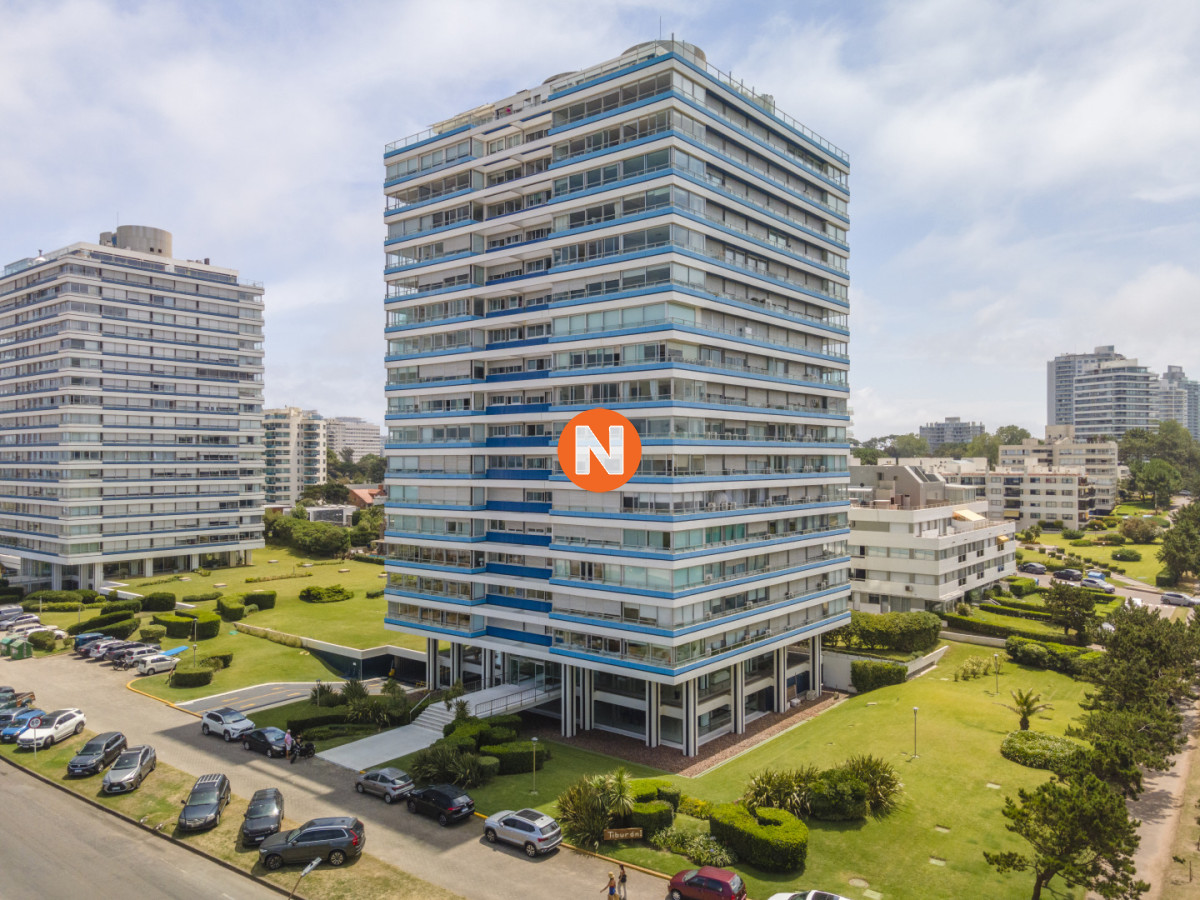 Apartamento Ref.224804 - Apartamento en Punta del Este Tiburón I en 1ra Línea de Brava Totalmente Reciclado