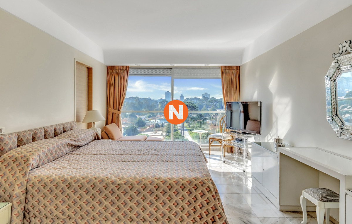 Apartamento Ref.223200 - Venta Apartamento en Punta del Este Golden Gate 1ra Línea de Mansa