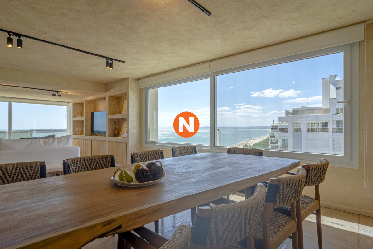 Apartamento Ref.225408 - Apartamento en Punta del Este Mansa Edificio Tequendama II 4 Dormitorios Parrillero Propio