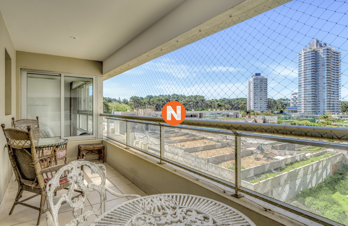 Apartamento Ref.223201 - Venta Apartamento en Punta del Este Torre Lobos 1ra Línea de Brava