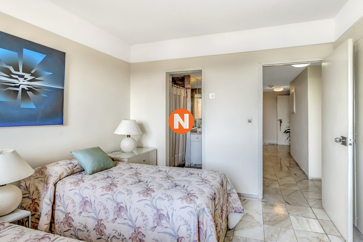 Apartamento Ref.223200 - Venta Apartamento en Punta del Este Golden Gate 1ra Línea de Mansa