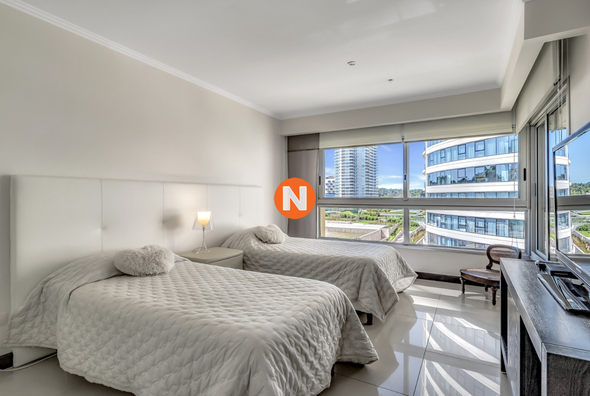Apartamento Ref.223201 - Venta Apartamento en Punta del Este Torre Lobos 1ra Línea de Brava