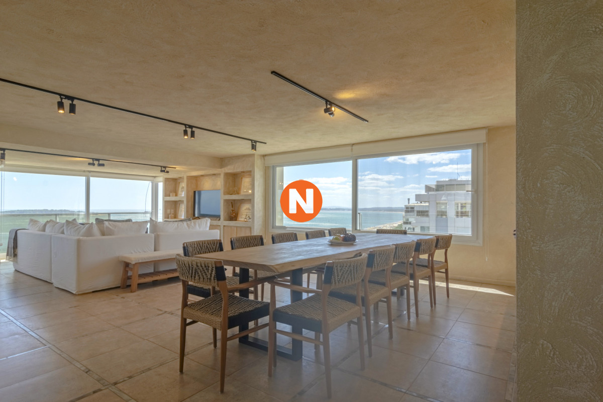 Apartamento Ref.225408 - Apartamento en Punta del Este Mansa Edificio Tequendama II 4 Dormitorios Parrillero Propio