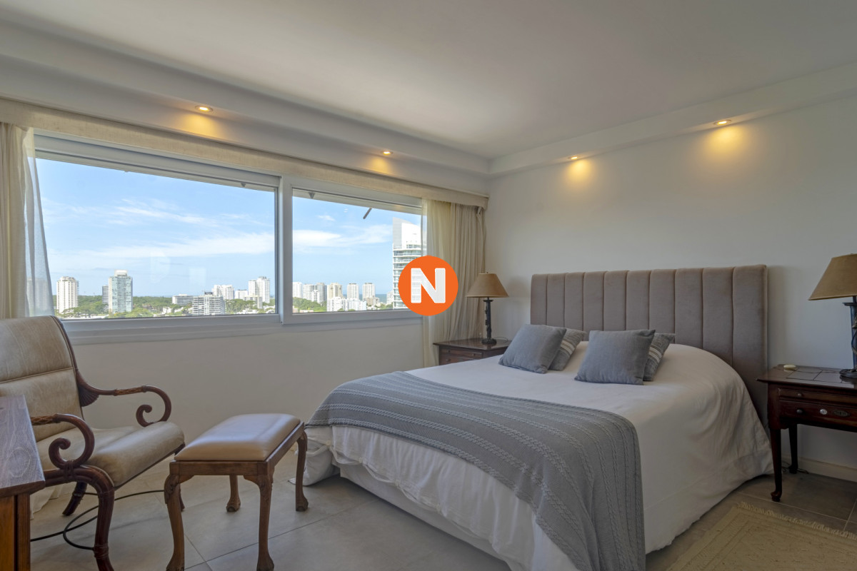 Apartamento Ref.225408 - Apartamento en Punta del Este Mansa Edificio Tequendama II 4 Dormitorios Parrillero Propio