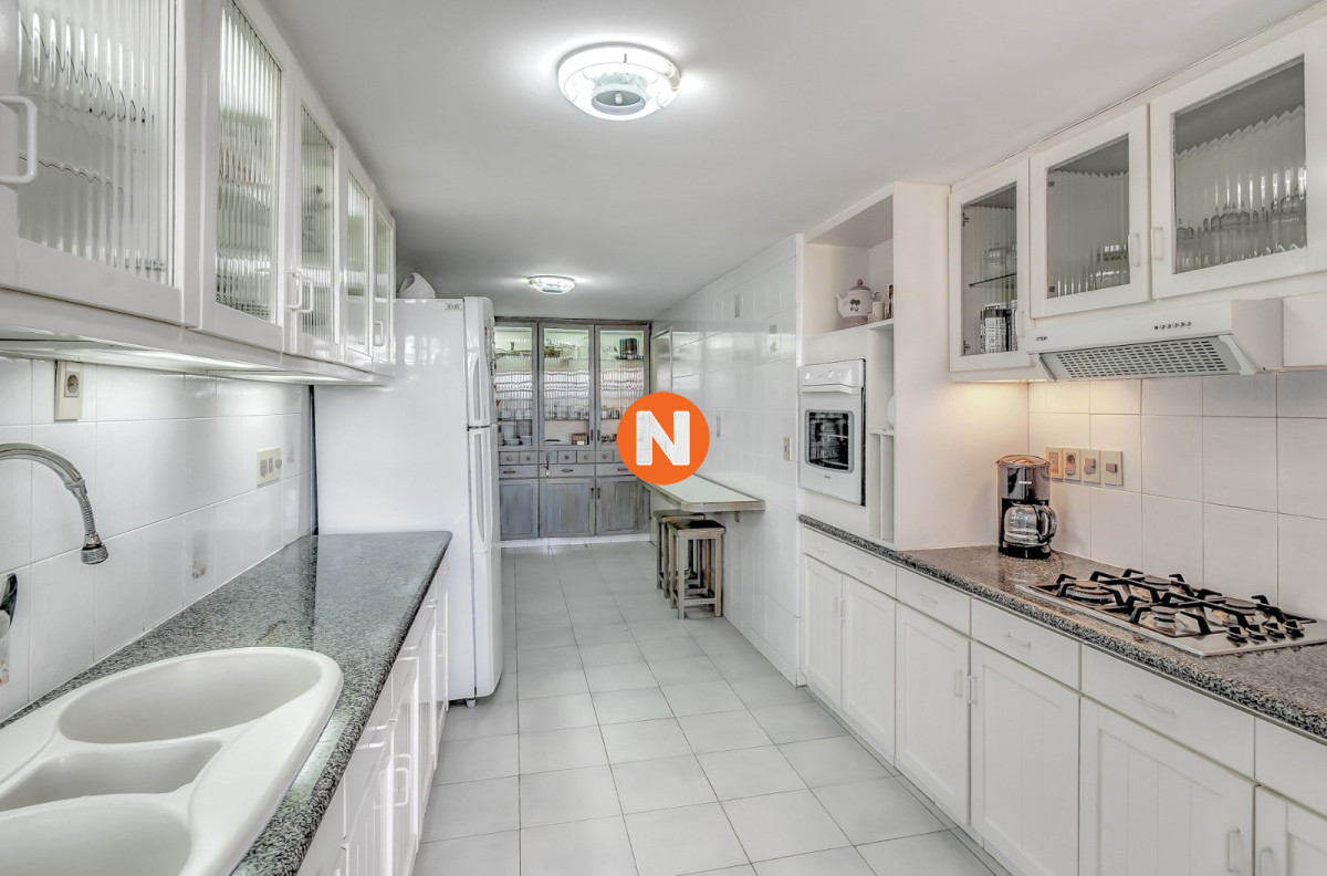 Apartamento Ref.223200 - Venta Apartamento en Punta del Este Golden Gate 1ra Línea de Mansa