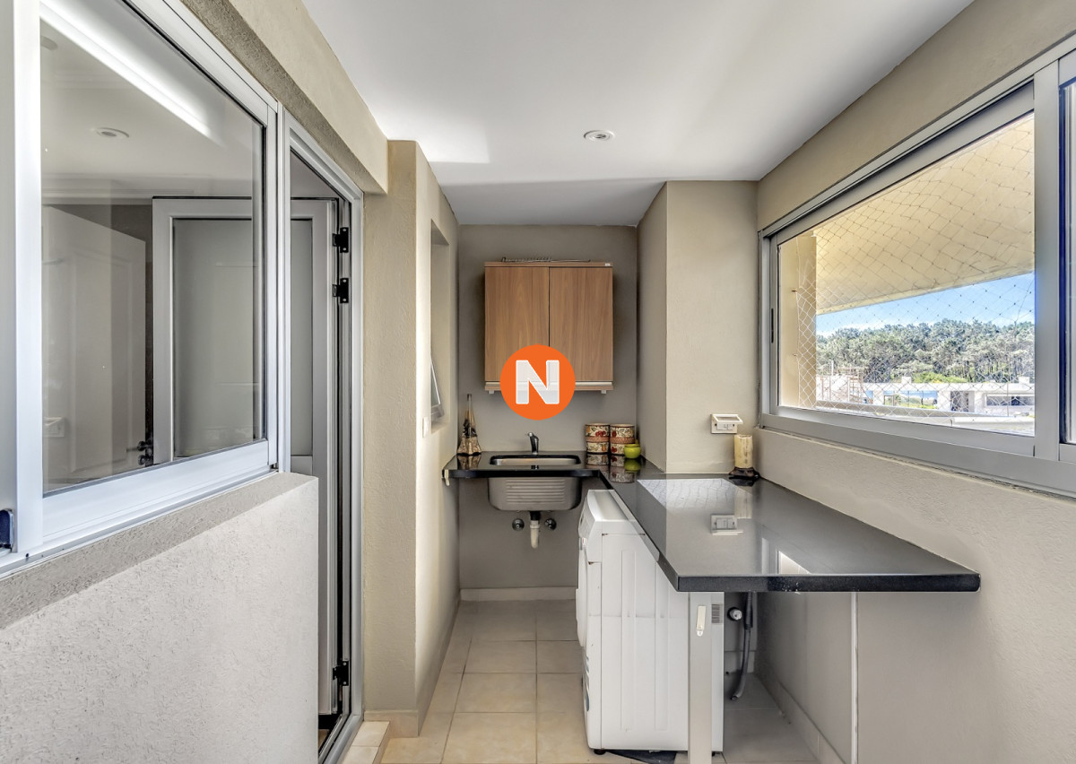 Apartamento Ref.223201 - Venta Apartamento en Punta del Este Torre Lobos 1ra Línea de Brava