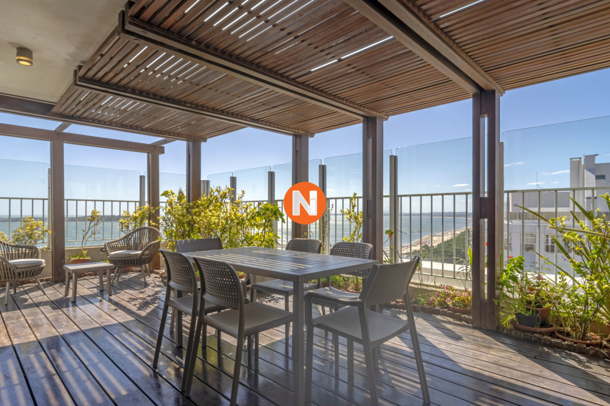 Apartamento Ref.225408 - Apartamento en Punta del Este Mansa Edificio Tequendama II 4 Dormitorios Parrillero Propio