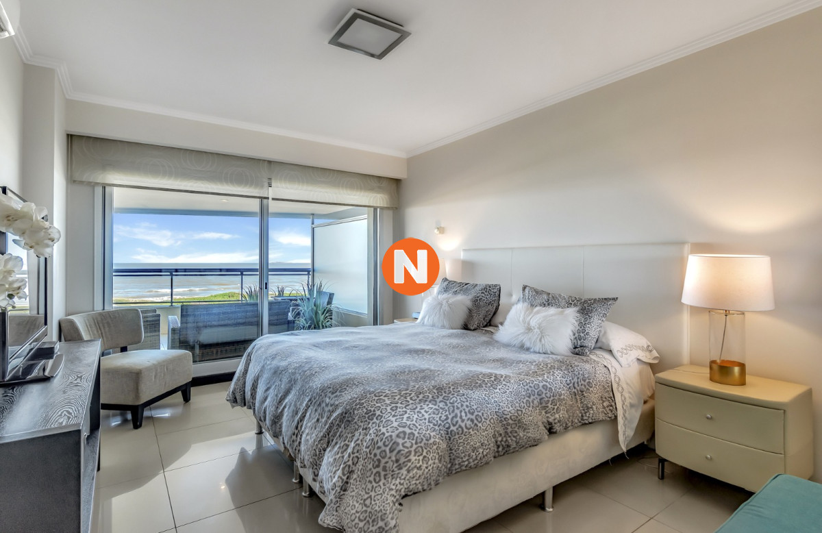 Apartamento Ref.223201 - Venta Apartamento en Punta del Este Torre Lobos 1ra Línea de Brava