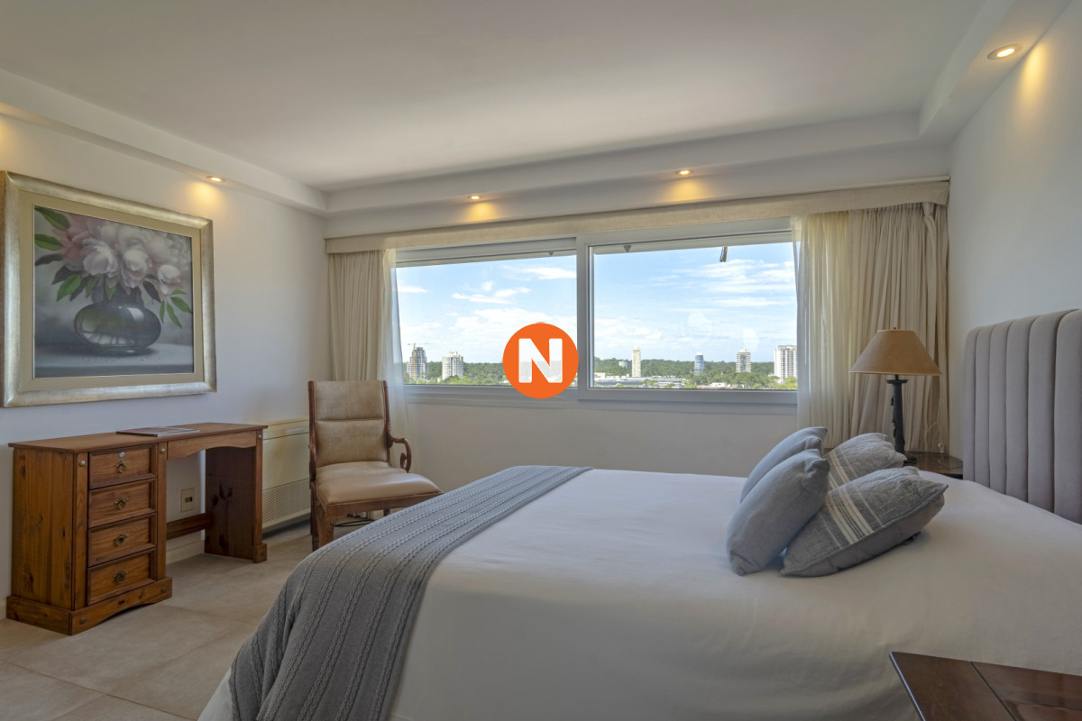 Apartamento Ref.225408 - Apartamento en Punta del Este Mansa Edificio Tequendama II 4 Dormitorios Parrillero Propio