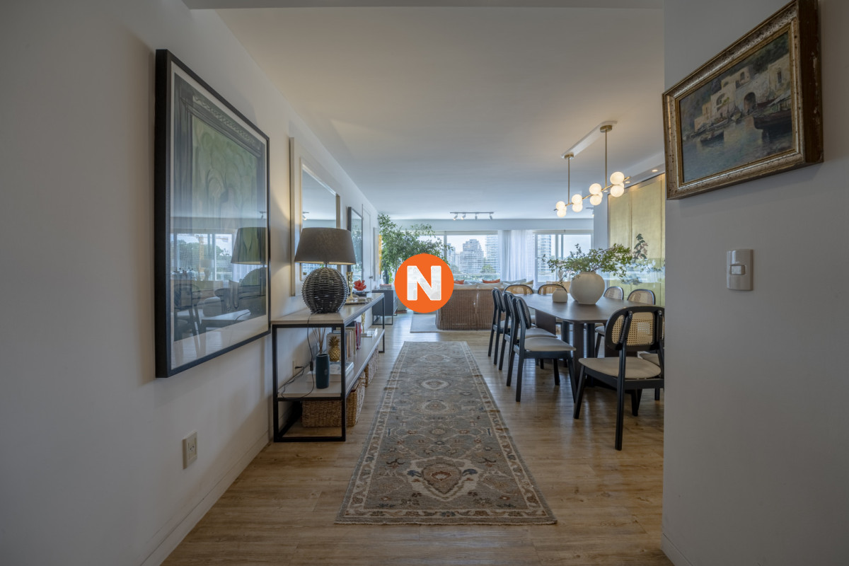 Apartamento Ref.224804 - Apartamento en Punta del Este Tiburón I en 1ra Línea de Brava Totalmente Reciclado