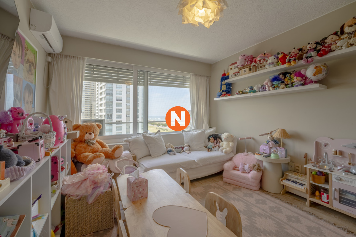 Apartamento Ref.224804 - Apartamento en Punta del Este Tiburón I en 1ra Línea de Brava Totalmente Reciclado