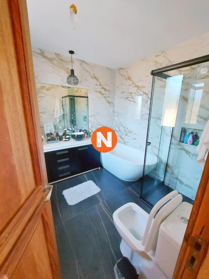 Casa Ref.226112 - Venta Casa en Punta del Este Barrio Privado La Arbolada 4 Dormitorios Piscina Climatizada y Parrillero Techado