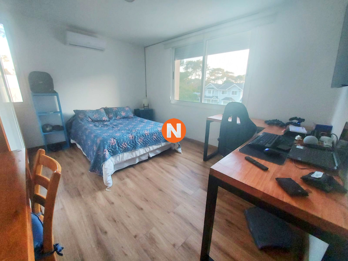 Casa Ref.226112 - Venta Casa en Punta del Este Barrio Privado La Arbolada 4 Dormitorios Piscina Climatizada y Parrillero Techado
