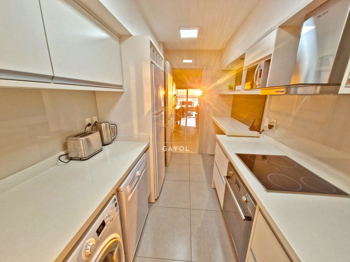 Apartamento ID.325 - Venta Apartamento en Punta del Este Miami Boulevard I Playa Mansa Piso Alto