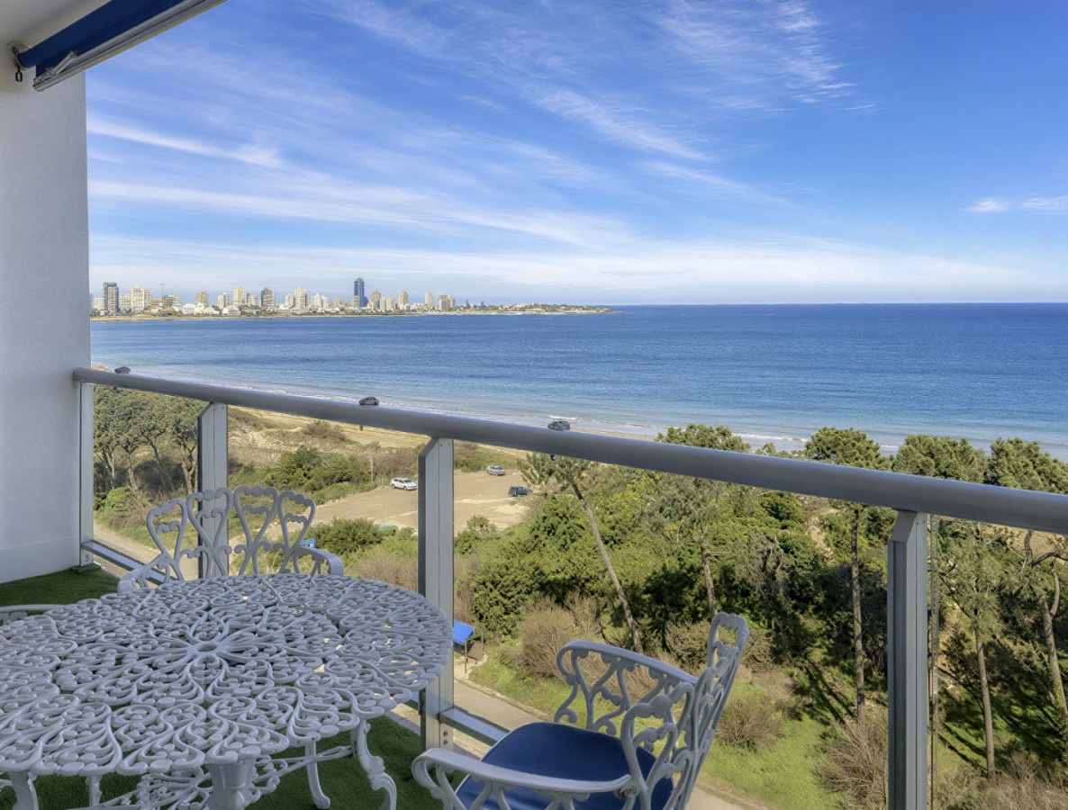 Venta Alquiler Apartamento en Punta del Este El Grillo en 1ra Línea de Mansa Reciclado 2 Dormitorios